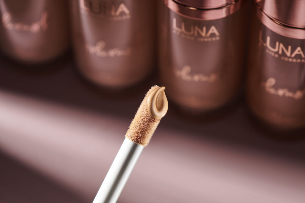 Enhance Your Complexion With LUNA by Lisa’s Best Selling Airbrush-beautifuljobs 